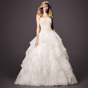 Oleg Cassini CWG568 Wedding Dress Size 8